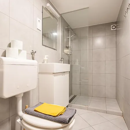 Charming In The Heart Of The Jewish Quarter W41 Yellow Apartment *
