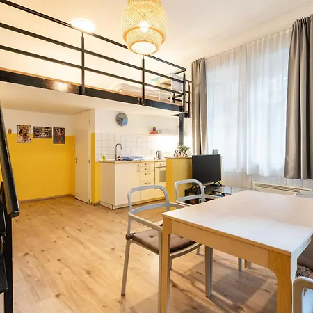 Charming In The Heart Of The Jewish Quarter W41 Yellow Apartment