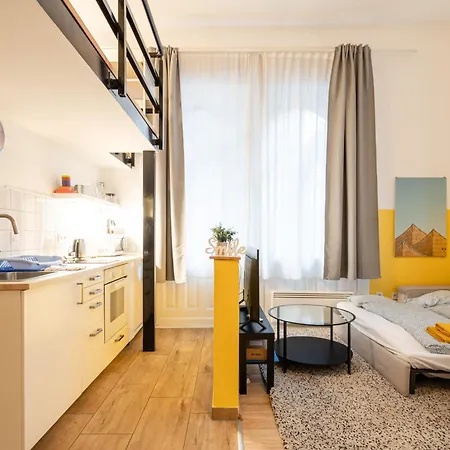 Charming In The Heart Of The Jewish Quarter W41 Yellow Apartment