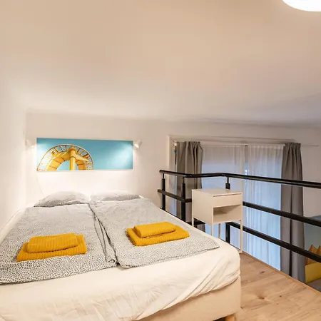 Charming In The Heart Of The Jewish Quarter W41 Yellow