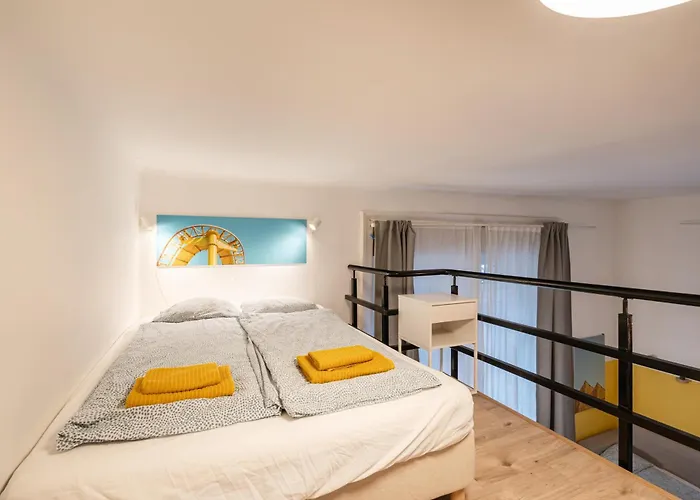 Charming In The Heart Of The Jewish Quarter W41 Yellow